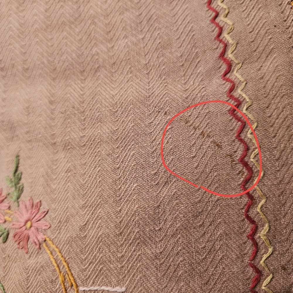 Table Runner Vintage 1950's 33" × 13" - Picture 9 of 10